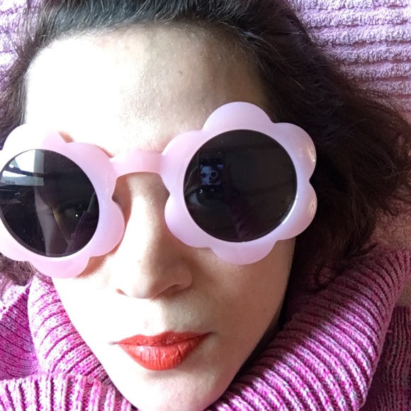 Meet your Posher, Tara - Picture 1 of 4